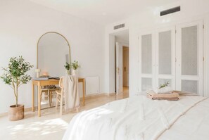 2 bedrooms, in-room safe, iron/ironing board, WiFi