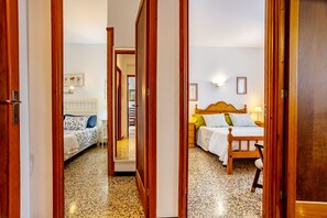 3 habitaciones, tabla de planchar con plancha y wifi gratis