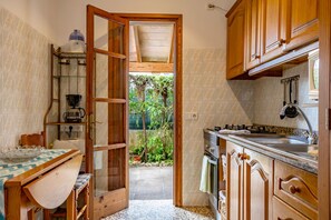 Refrigerador, microondas, horno, cafetera/tetera