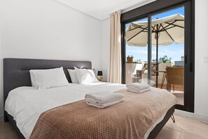 2 Schlafzimmer, Zimmersafe, Bügeleisen/Bügelbrett, WLAN