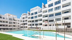 Pool - Garden View Apartment – Big Terrace (Estepona)
