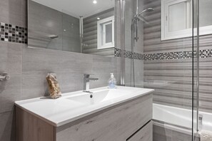 Hair dryer, towels - Eurobell City Center Apartment Marbella (Marbella)