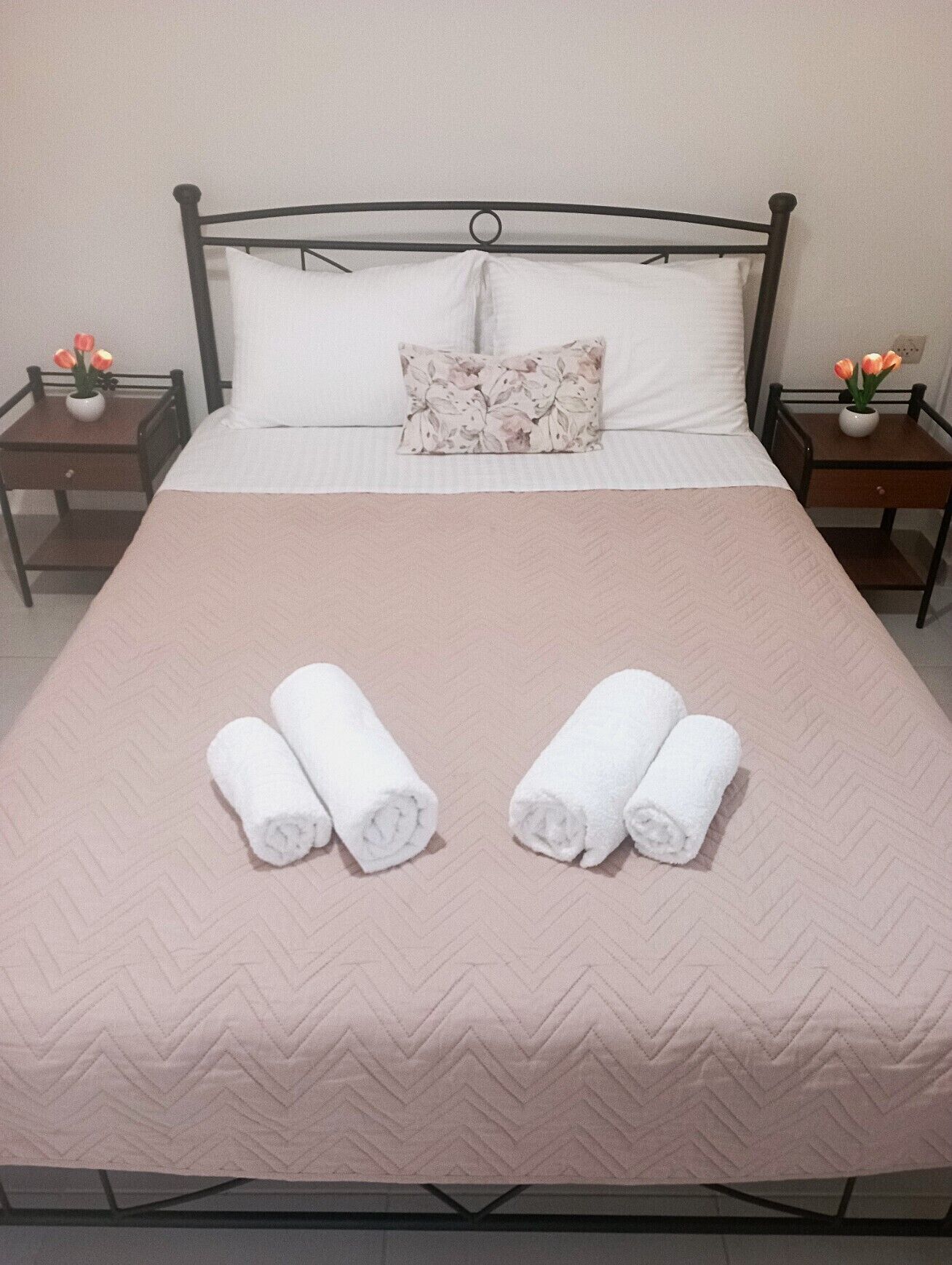 2 chambres, chambres insonorisées, fer et planche à repasser