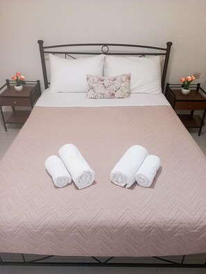 2 室のベッドルー��ム、アイロン / アイロン台、旅行用ベビーベッド、WiFi (無料)