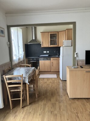 Mikrowelle, Ofen, Herdplatte, Geschirrspüler