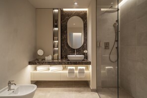 Shower, free toiletries, hair dryer, bathrobes - Bellerive Lifestyle Hotel (Salò)