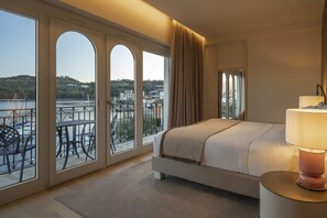 Minibar, coffres-forts dans les chambres, ameublement personnalisé