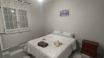 3 bedrooms, iron/ironing board, free WiFi, bed sheets