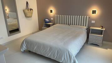 3 camere, una scrivania, ferro/asse da stiro, Wi-Fi gratuito