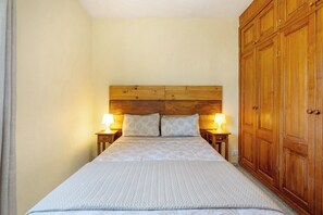 1 chambre, fer et planche Ă repasser, Wi-Fi gratuit, draps fournis