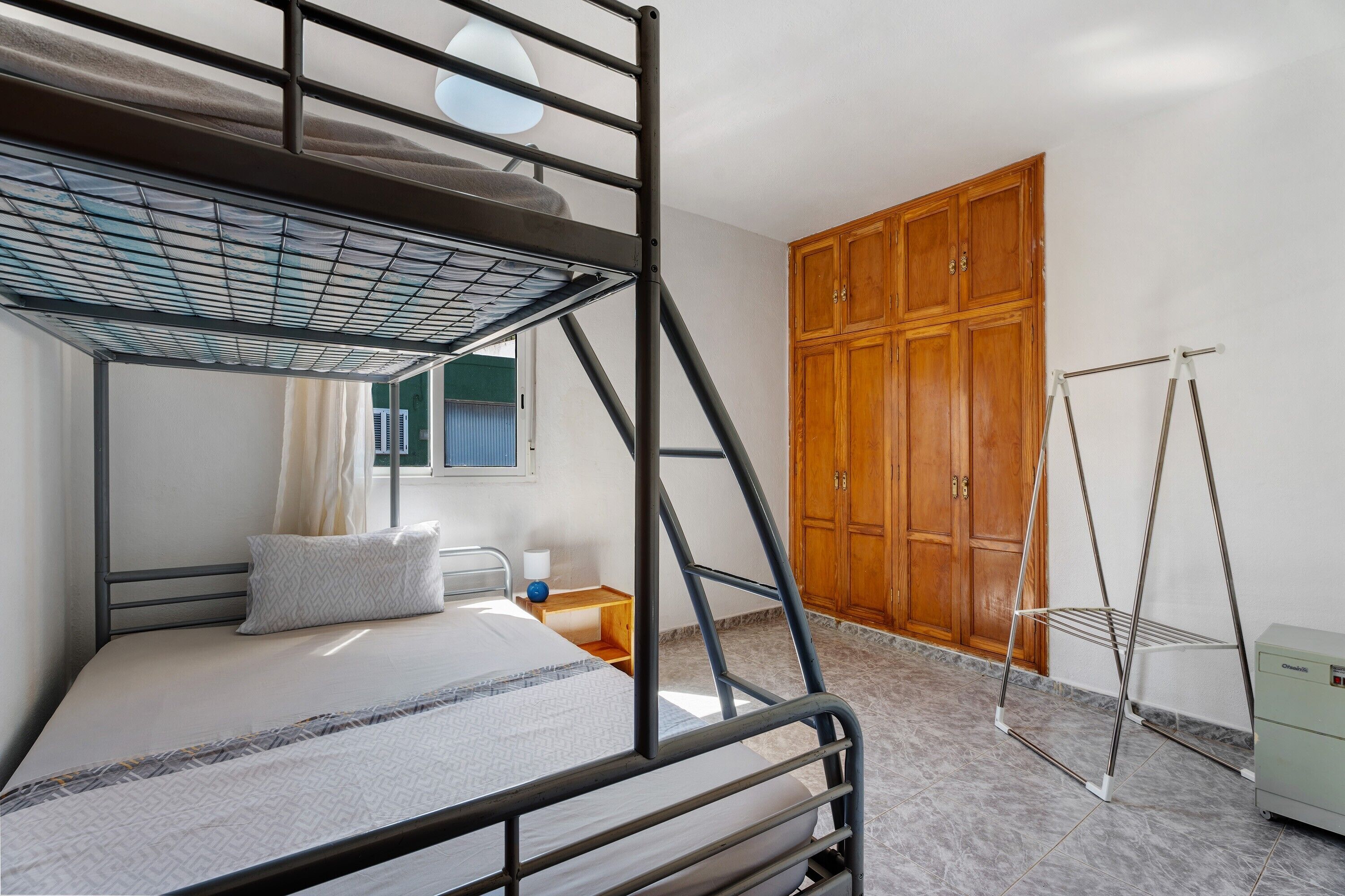 1 chambre, fer et planche à repasser, Wi-Fi gratuit, draps fournis