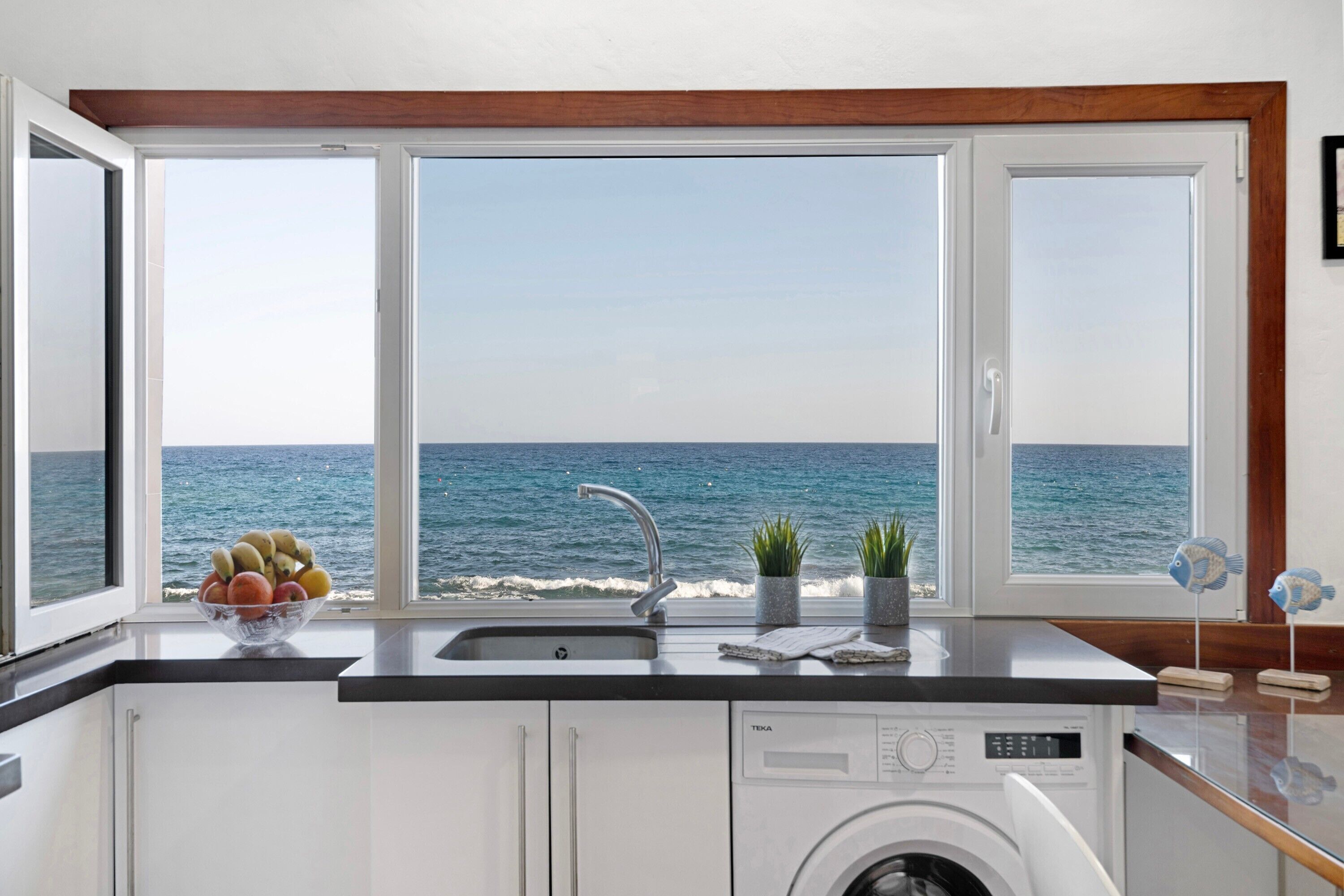 Kylskåp, mikrovågsugn, ugn och spishäll