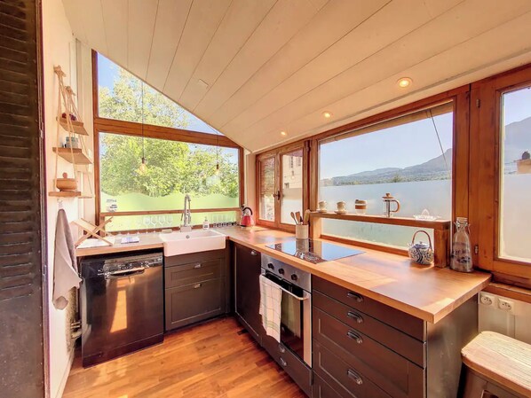 Réfrigérateur, four, plaque de cuisson, lave-vaisselle