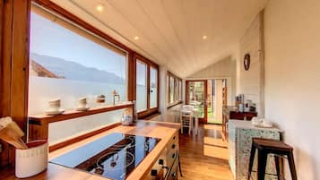 Refrigerador, horno, placa de cocina, lavavajillas