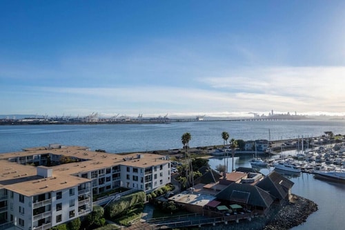 Lux Water View with Balcony Minutes -San Francisco