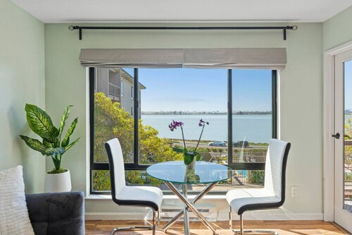 Lux Water View with Balcony Minutes -San Francisco