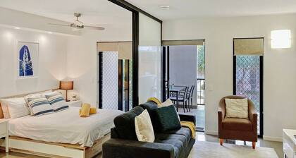 Groovy & Cool~1Bed/1Bath/1Car~Close to everything!