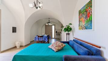 2 bedrooms, iron/ironing board, free WiFi, bed sheets