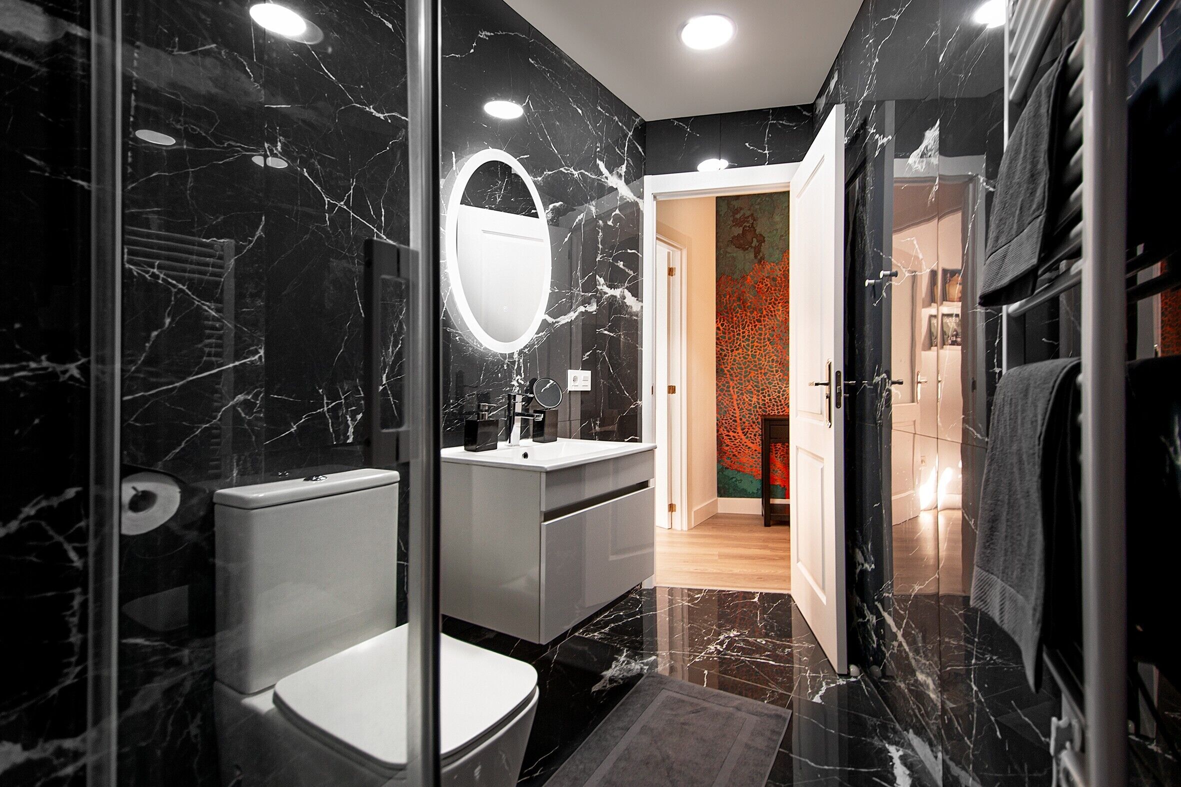 Dusche, Haartrockner, Handtücher