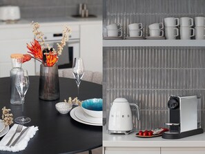 Kylskåp, mikrovågsugn, ugn och spishäll