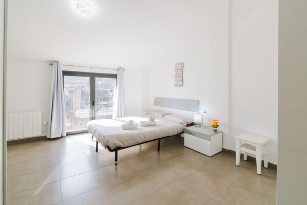 3 bedrooms, free WiFi, bed sheets