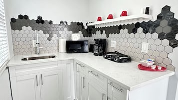 冰箱、微波炉、洗碗机、茶具/咖啡用具