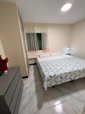 2 slaapkamers, een strijkplank/strijkijzer, gratis wifi, beddengoed