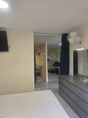 2 bedrooms, iron/ironing board, free WiFi, bed sheets