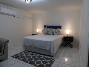 2 عدّة غرف نوم ومكواة/لوح كي وواي فاي وملاءات أسرّة