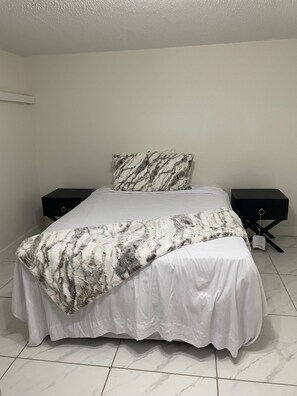 2 bedrooms, iron/ironing board, WiFi, bed sheets