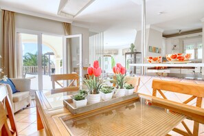 Dining - Villa 'Vallesa' with Sea View, Wi-Fi and Air Conditioning (Calpe)