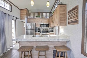 Private kitchen - 447 Marlin Dr. - 1 bedroom & 1 bath with LOFT! Includes Golf Cart! Queen, King 2 twin XL size beds (Panama City Beach)