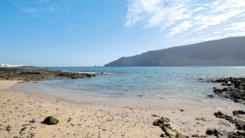 Una spiaggia nelle vicinanze