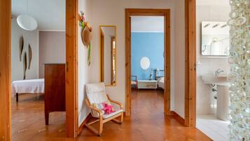 2 chambres, fer et planche à repasser, Wi-Fi gratuit, draps fournis