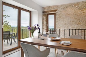 Dining - Holiday Home 'Casa Rea' with Mountain View, Private Terrace and Wi-Fi (Murazzano CN)