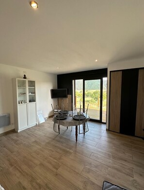 Dining - Holiday Apartment "T2 Parking À Formiguères" with Mountain View & Private Terrace (Formiguères)