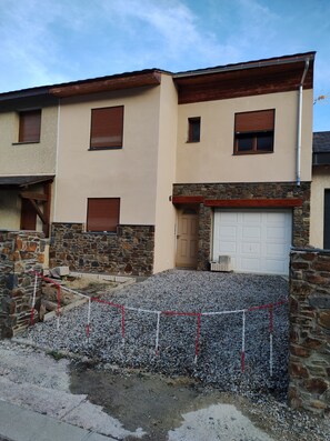 Exterior - Holiday Apartment "T2 Parking À Formiguères" with Mountain View & Private Terrace (Formiguères)