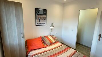 1 bedroom, iron/ironing board, free WiFi, bed sheets