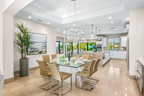 Dining - Cinema+Golf S’m+P P’g +Volley+Basket+Pickle+G’room (Bermuda Dunes)