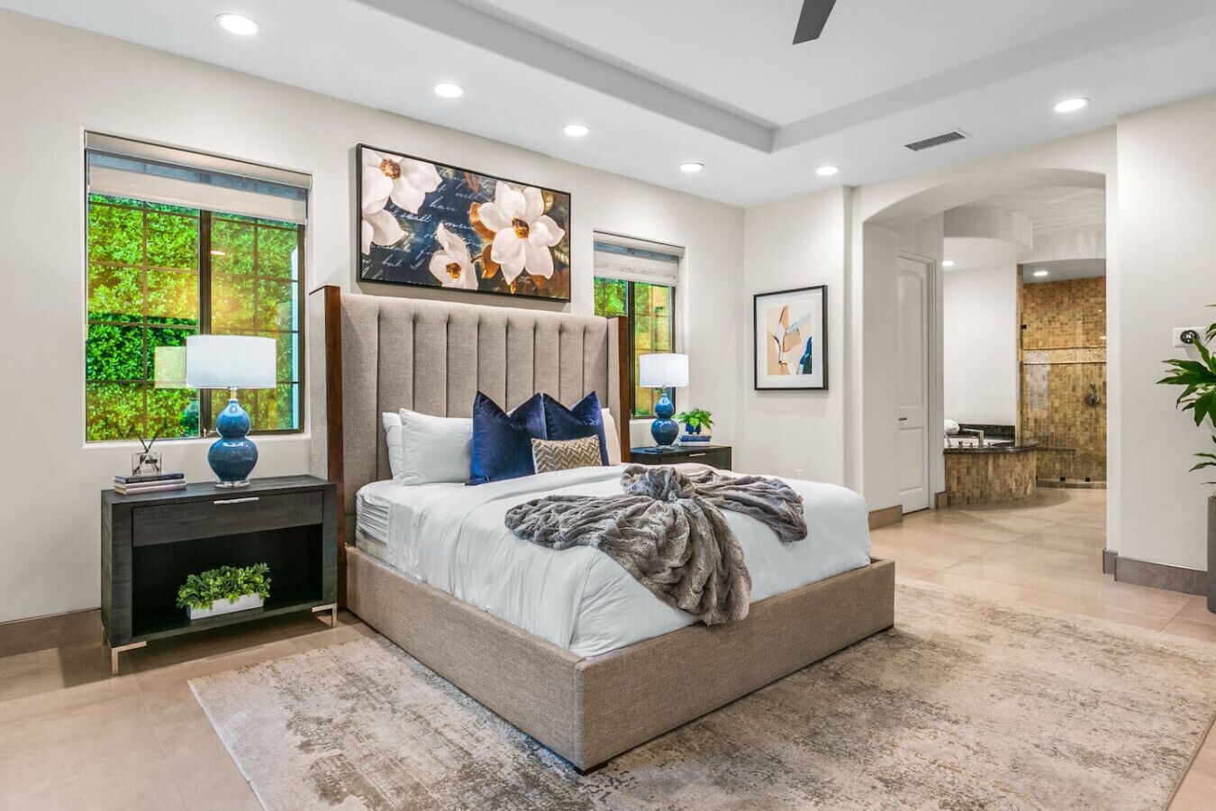 5 Schlafzimmer, Schreibtisch, Bügeleisen/Bügelbrett, Reisekinderbett