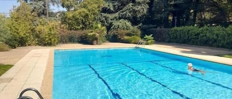 Piscina coperta, una piscina riscaldata