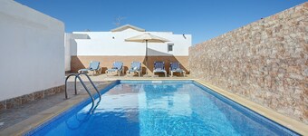 Holiday Apartment 'Casa Tomás B' with Sea View, Shared Pool and Wi-Fi