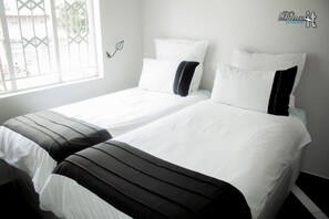 3 slaapkamers, een strijkplank/strijkijzer, wifi, beddengoed