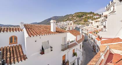 Holiday Home 'Casa Ian' with Mountain View, Private Terrace and Wi-Fi