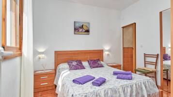 1 bedroom, free WiFi, bed sheets