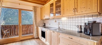 Apartment 'Stoffnerhof Apt Alpenrose' with Mountain View, Shared Garden and Wi-Fi