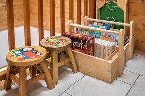 Children’s area - Apartment 'Stoffnerhof Apt Alpenrose' with Mountain View, Shared Garden and Wi-Fi (Monguelfo-Tesido)