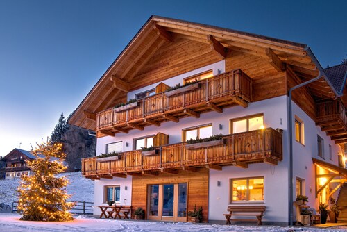 Apartment 'Stoffnerhof Apt Edelweiß' with Mountain View, Shared Garden and Wi-Fi