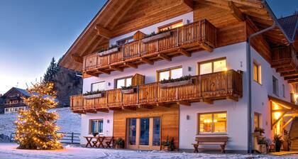 Apartment 'Stoffnerhof Apt Edelweiß' with Mountain View, Shared Garden and Wi-Fi