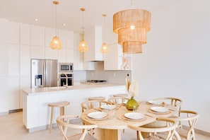 Dining - Luxury Oceanfront Condo w/ Pool, Cabanas, Gym and Steam Rooms (Los Cerritos)